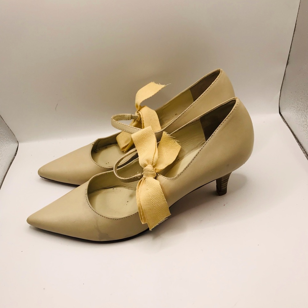 Tory Burch Cream Pointed-Toe Bow Dress Pump - Picture 4 of 12